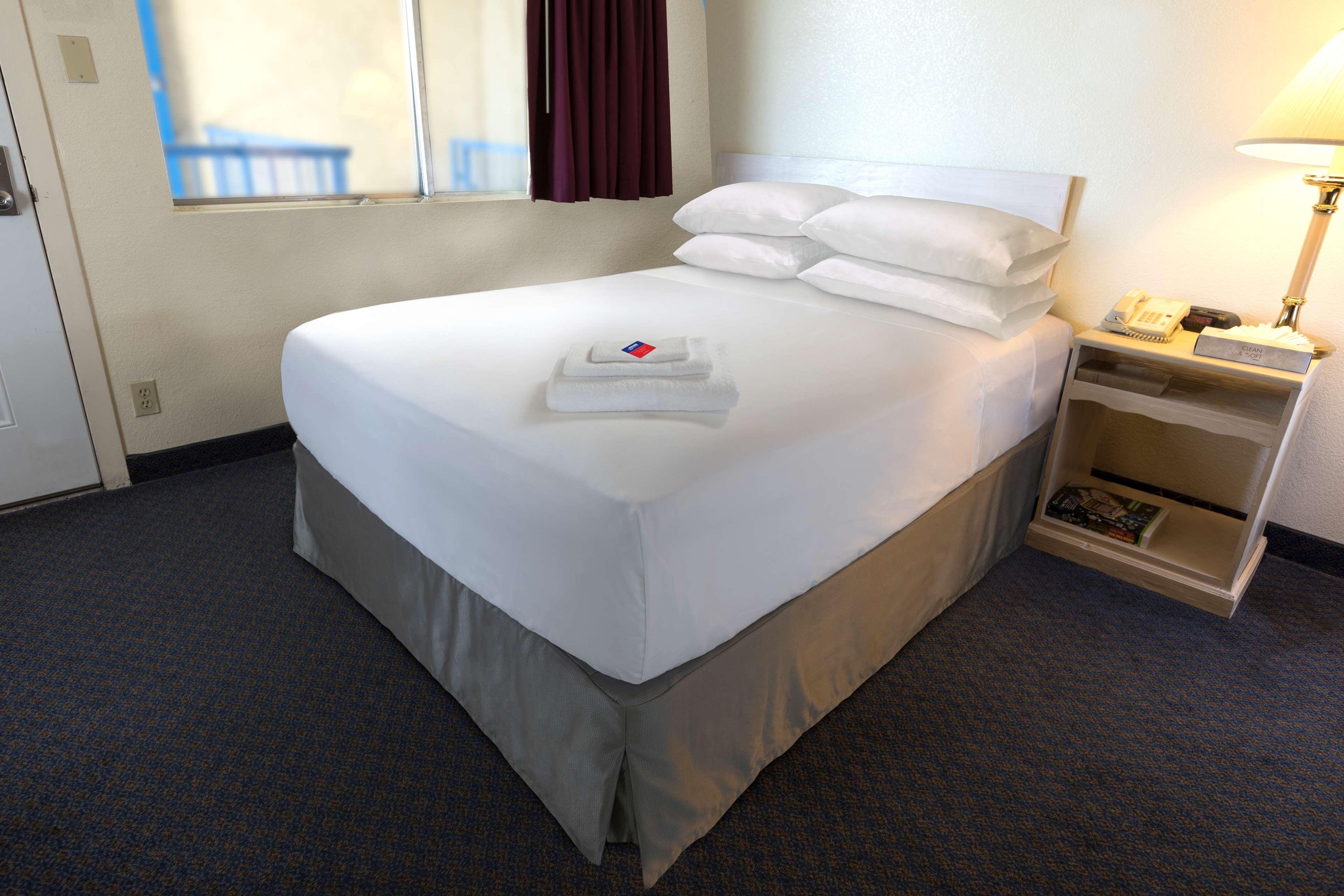 Americas Best Value Inn Iola Exterior photo