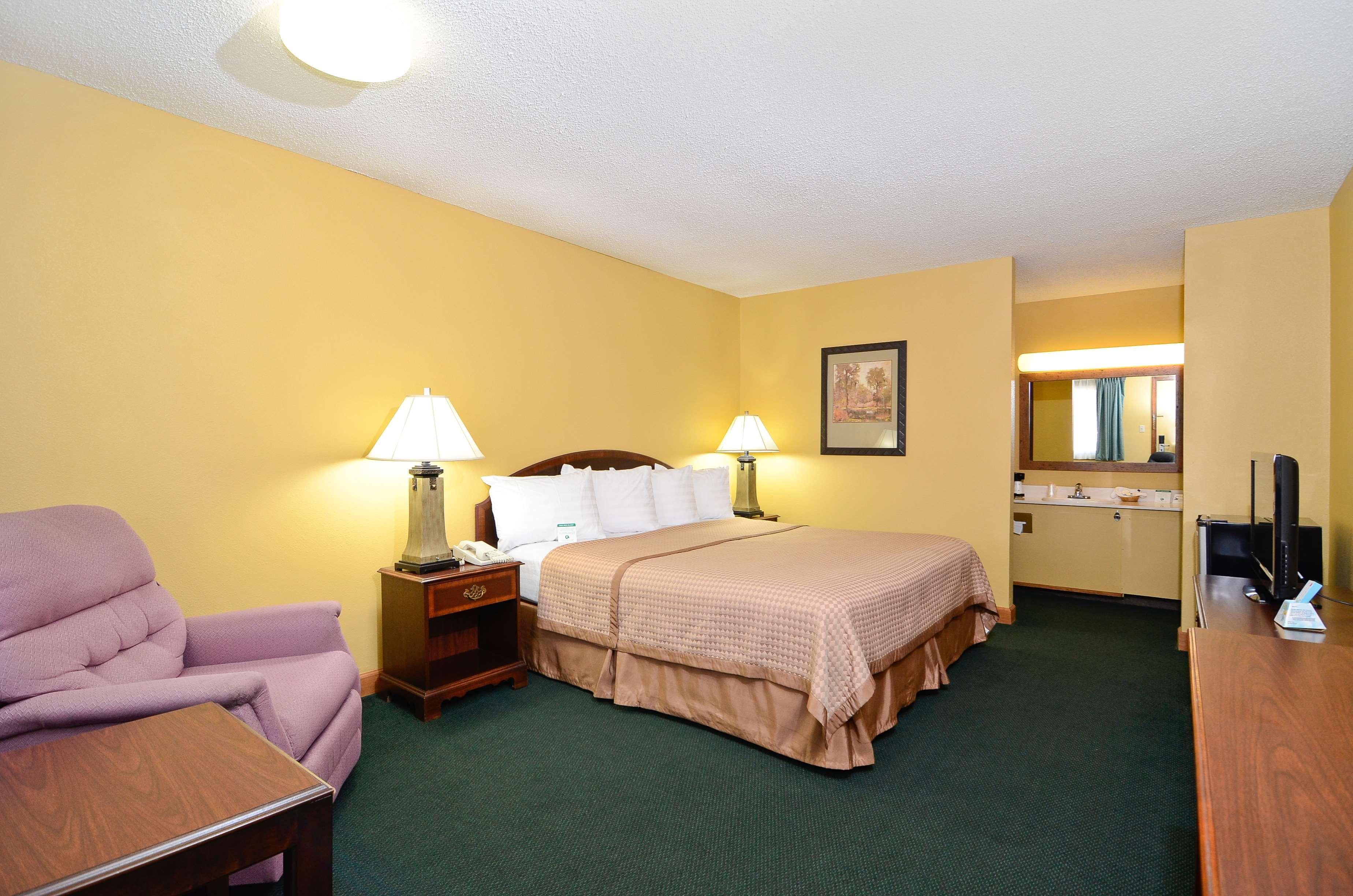 Americas Best Value Inn Iola Exterior photo