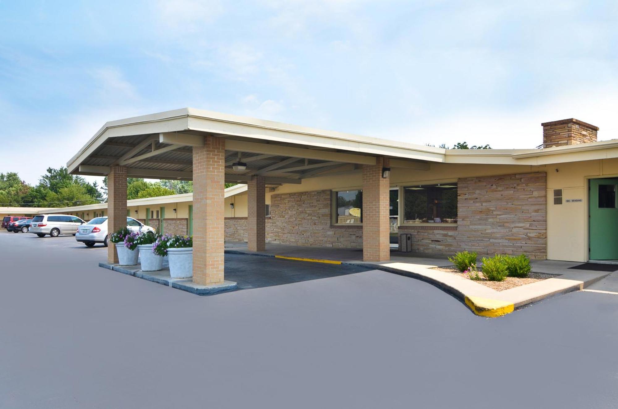 Americas Best Value Inn Iola Exterior photo
