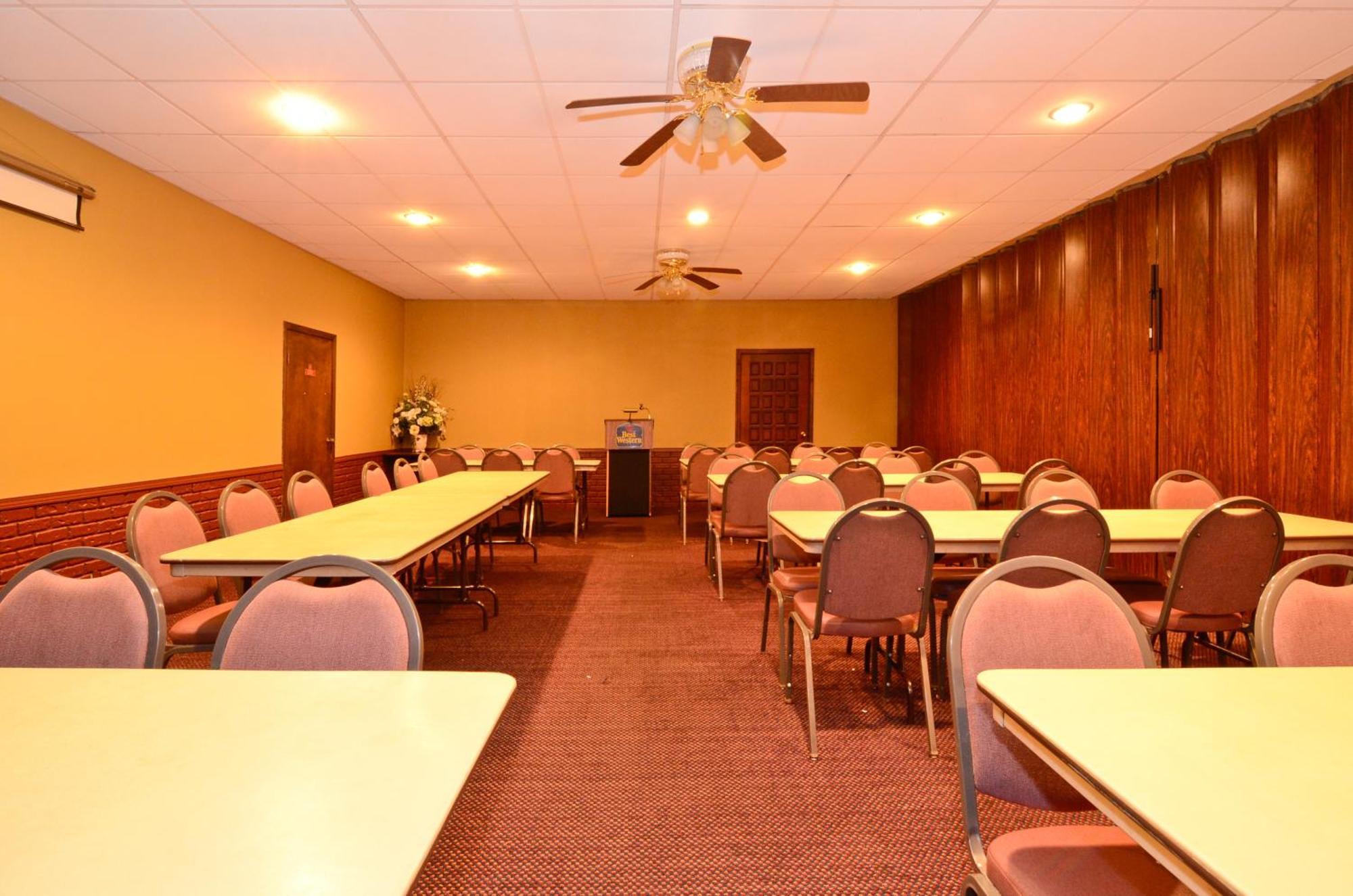 Americas Best Value Inn Iola Business photo