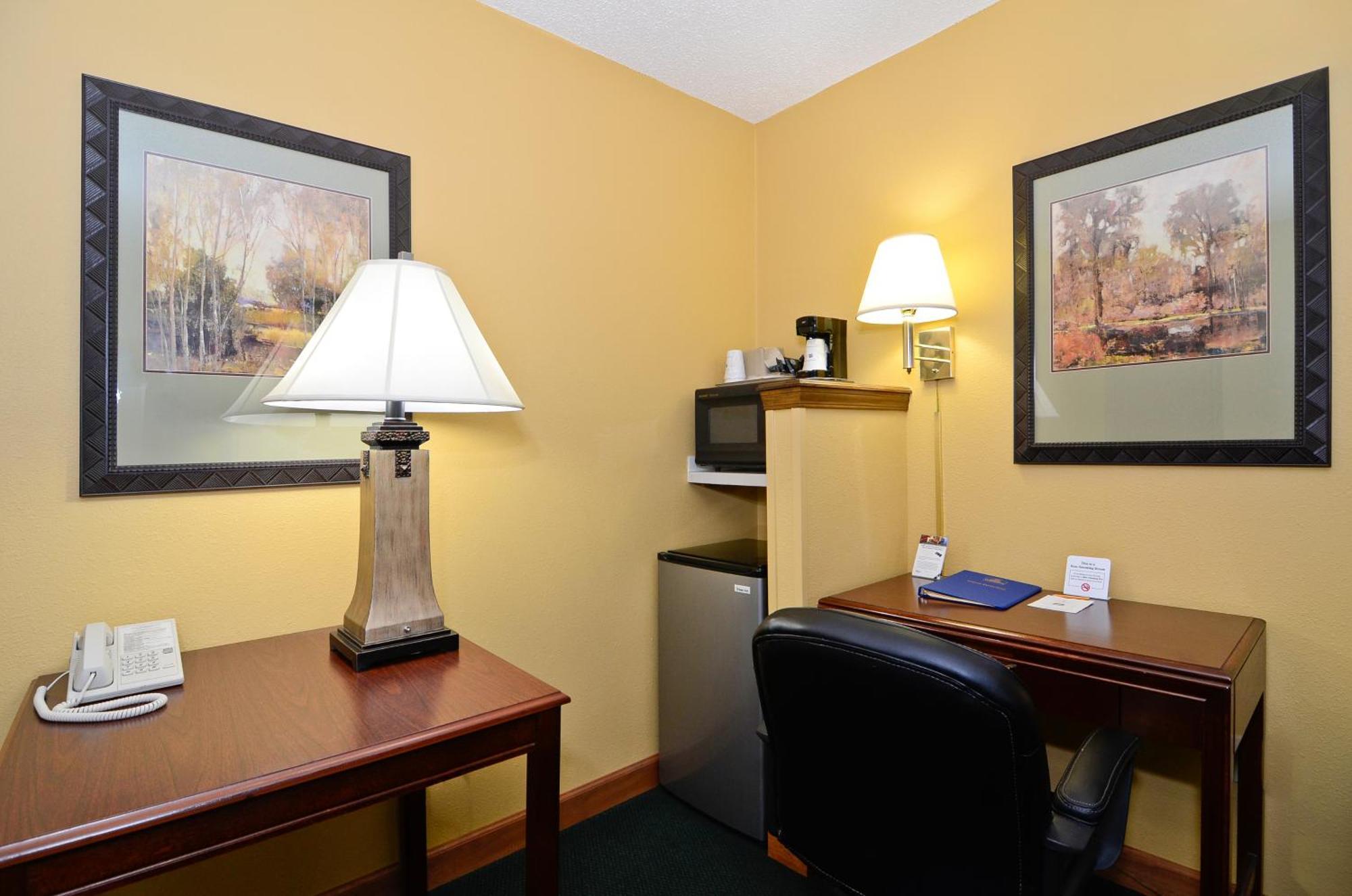 Americas Best Value Inn Iola Room photo