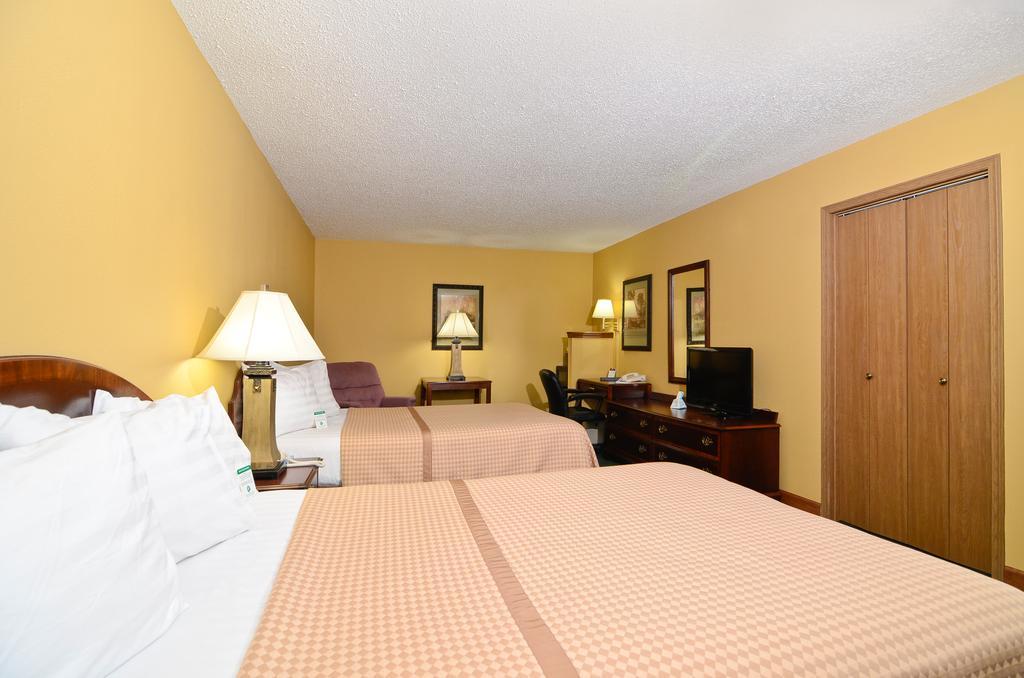 Americas Best Value Inn Iola Exterior photo